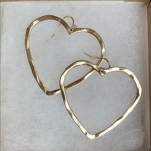🎉HP🎉 Heart hoop earrings
